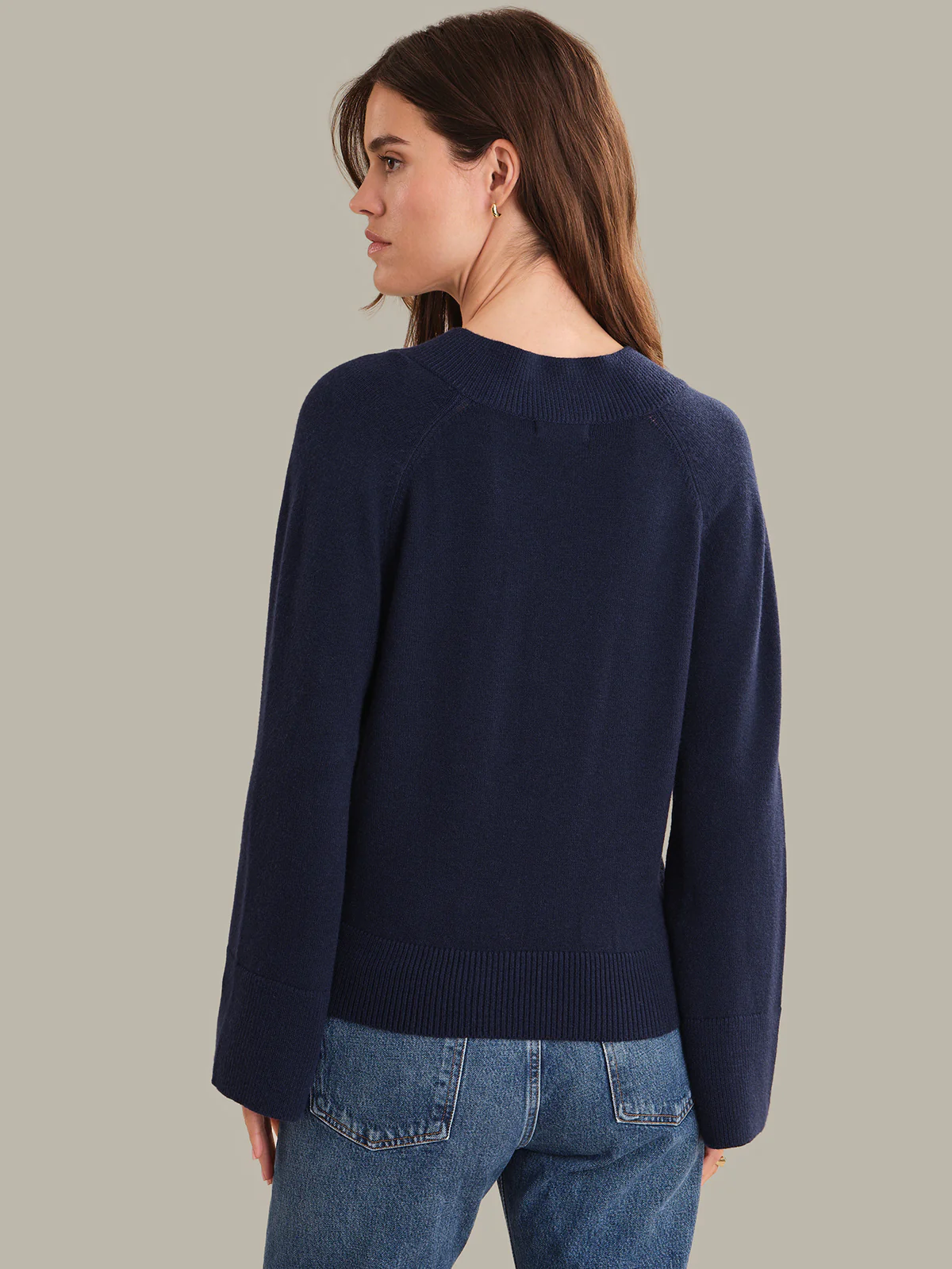 Alina: Cashmere Blend V-Neck Sweater - Image 3
